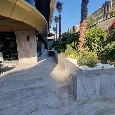 Royal Exclusive Kleopatra, * 阿拉尼亚