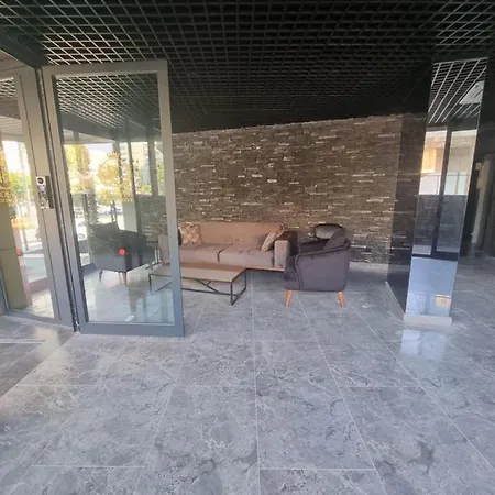 Royal Exclusive Kleopatra, * 阿拉尼亚