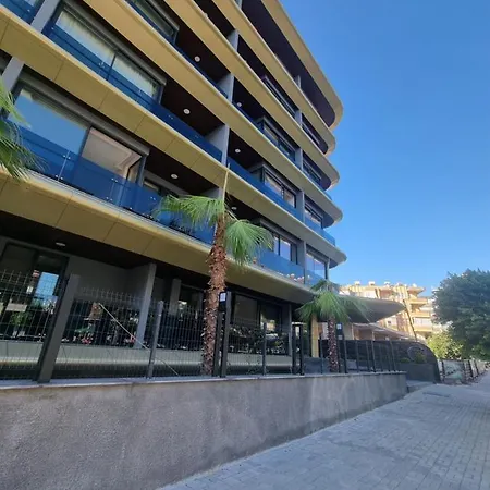 Royal Exclusive Kleopatra, * 阿拉尼亚